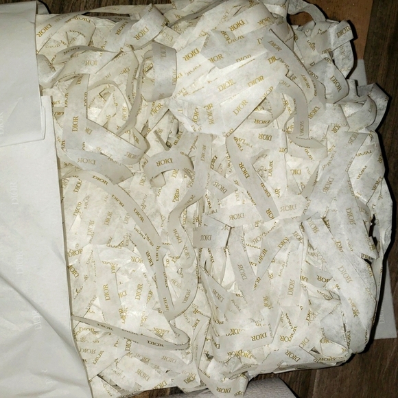 New DIOR Gift Box FULL SET White with Ribbon, Paper, Stuffing & Card - Picture 8 of 9